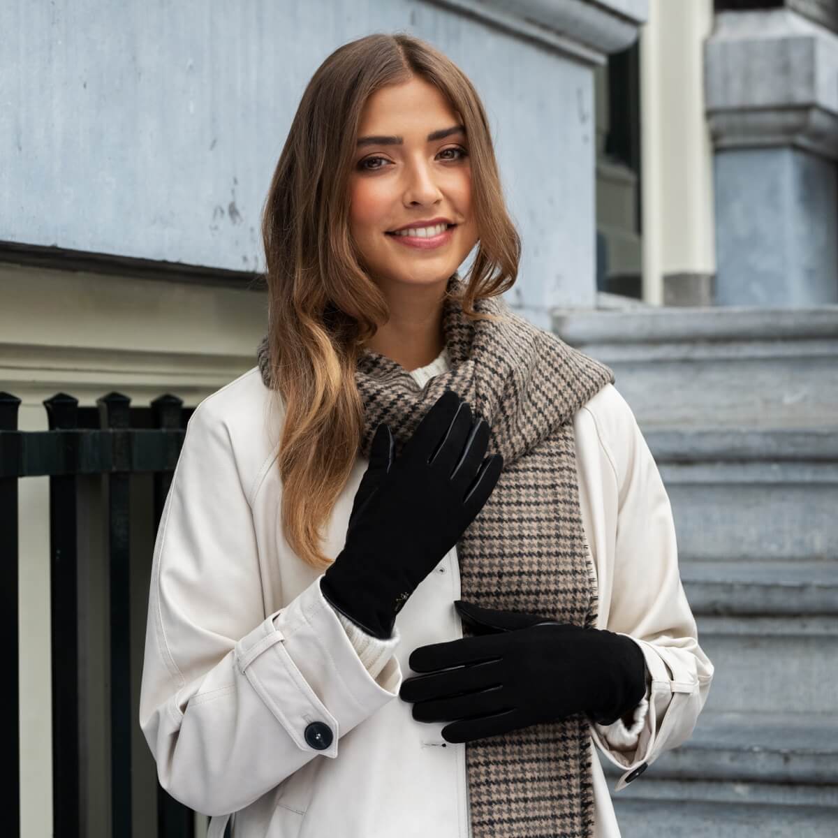 Nora - sheepskin leather gloves with faux fur lining & touchscreen feature - Schwartz & von Halen - US - 5