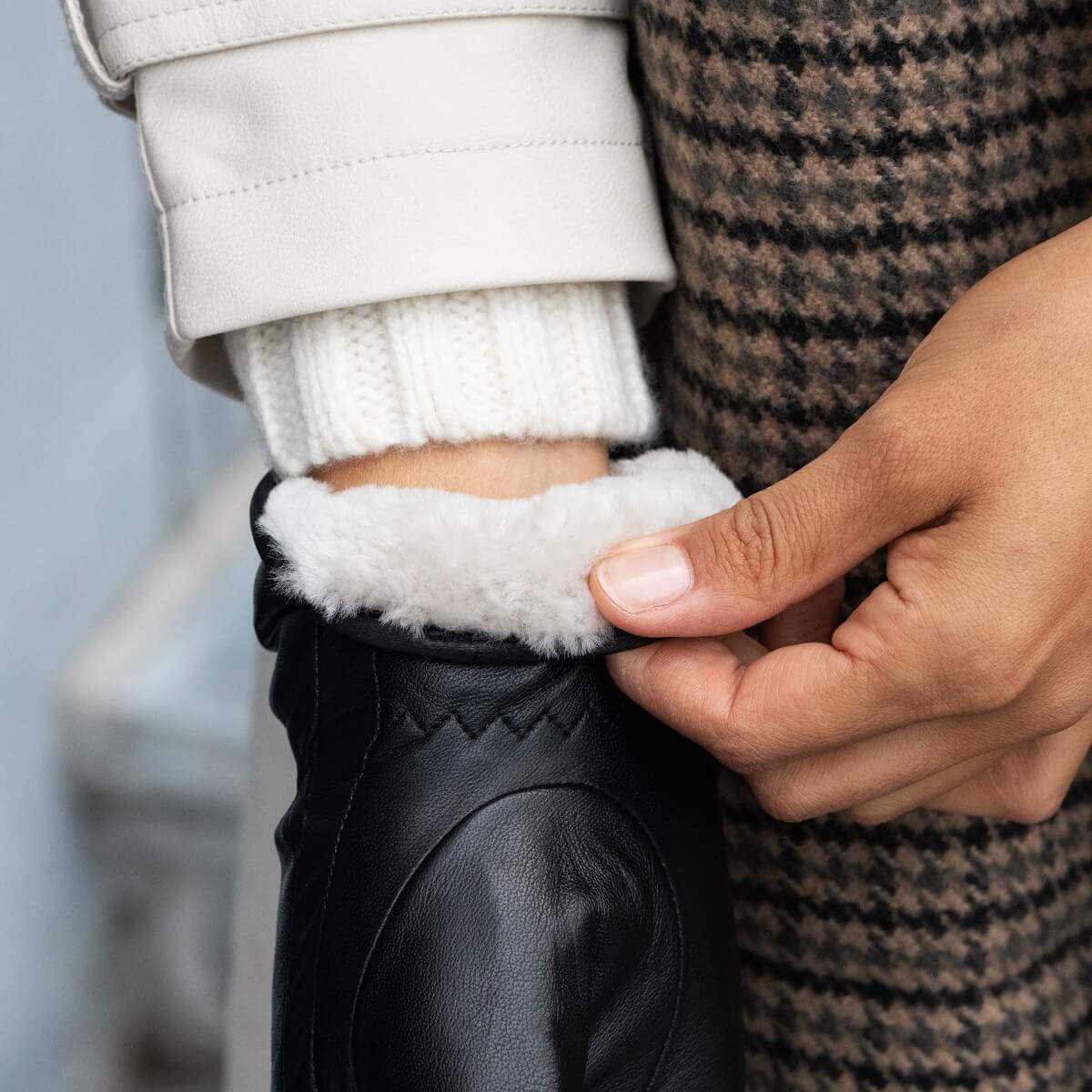 Mia – stylish leather mittens with luxurious lambswool lining & touchscreen feature - Schwartz & von Halen - US - 6