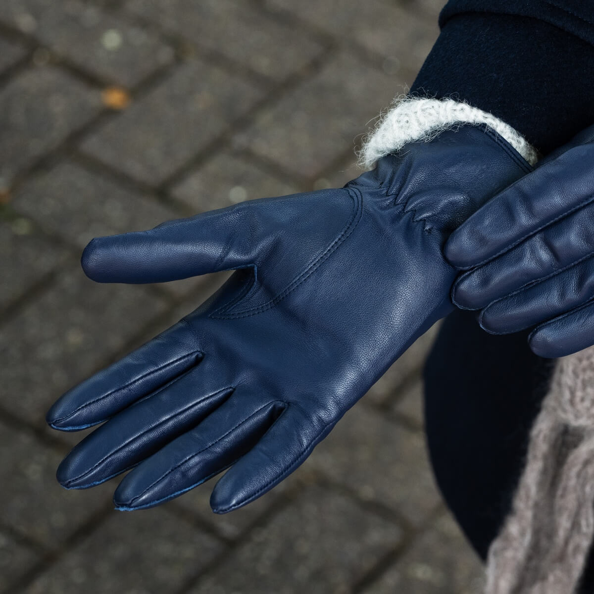 Ivy (blue) – sheepskin leather gloves with wool/cashmere lining & touchscreen feature - Schwartz & von Halen - US - 8