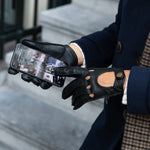 Schwartz & von Halen zwarte leren auto handschoenen met touchscreen functie, ideaal voor smartphone gebruik zonder handschoenen uit te trekken.