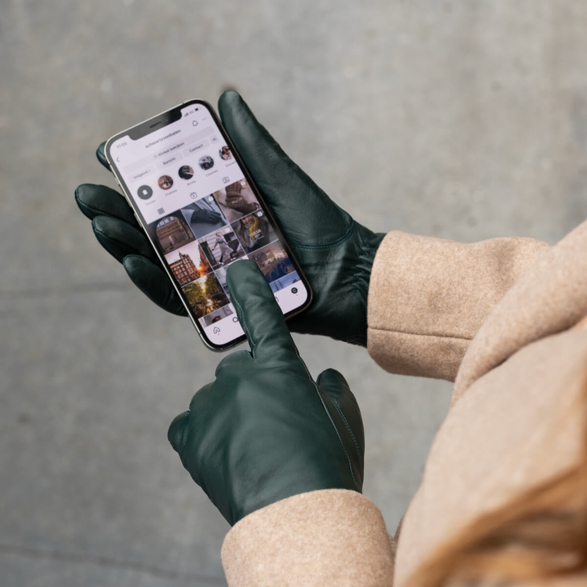 Ivy (dark green) - sheepskin leather gloves with wool/cashmere lining & touchscreen feature - Schwartz & von Halen - US - 6