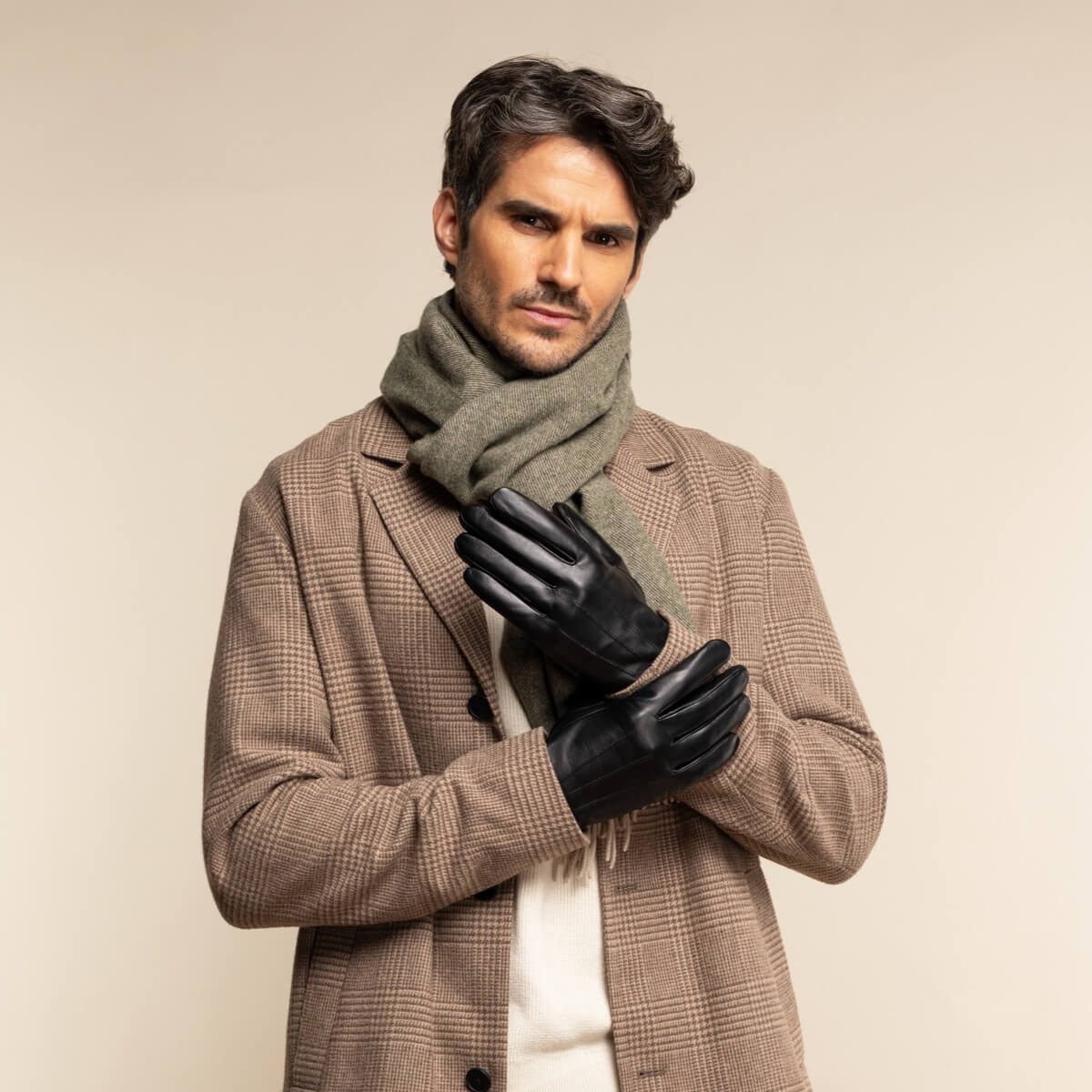 James (black) - classic sheepskin leather gloves with luxurious cashmere lining & touchscreen feature - Schwartz & von Halen - US - 6
