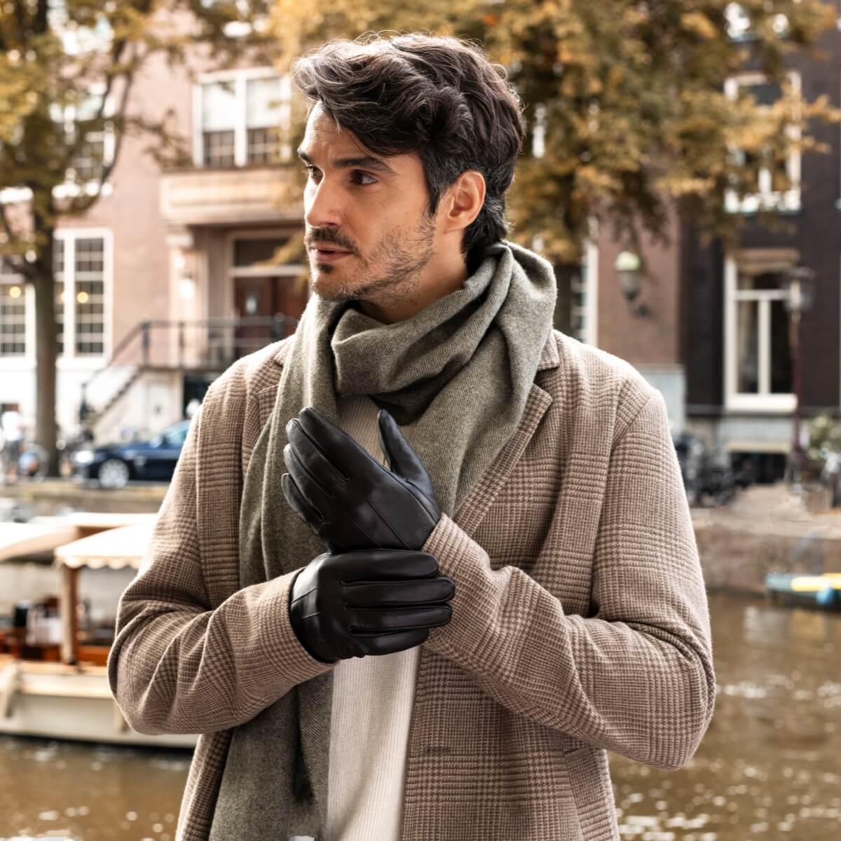 James (black) - classic sheepskin leather gloves with luxurious cashmere lining & touchscreen feature - Schwartz & von Halen - US - 8
