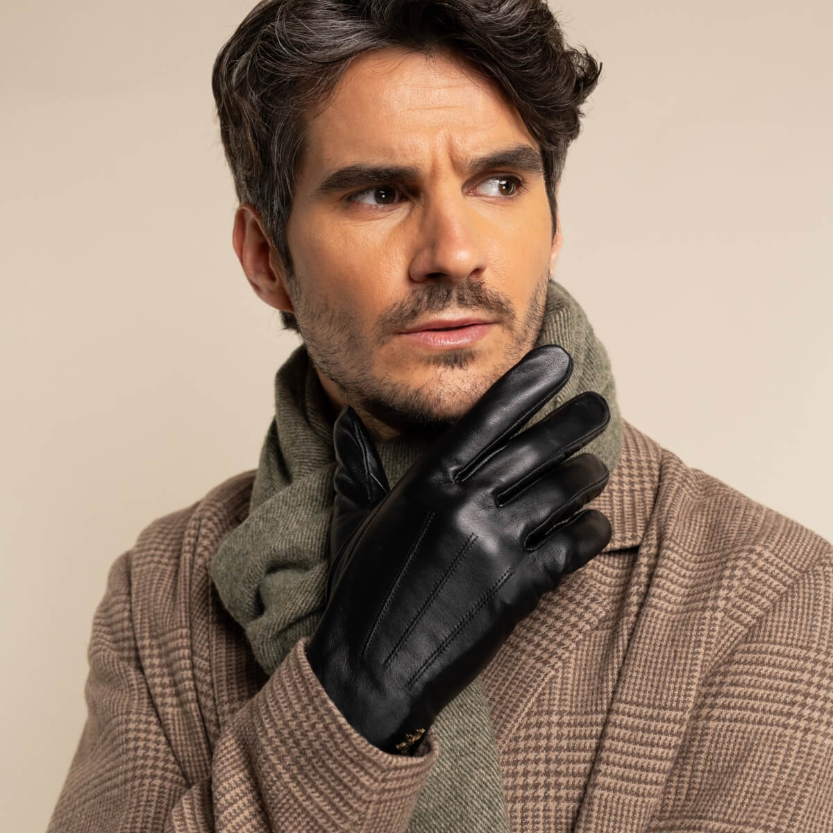 James (black) - classic sheepskin leather gloves with luxurious cashmere lining & touchscreen feature - Schwartz & von Halen - US - 9