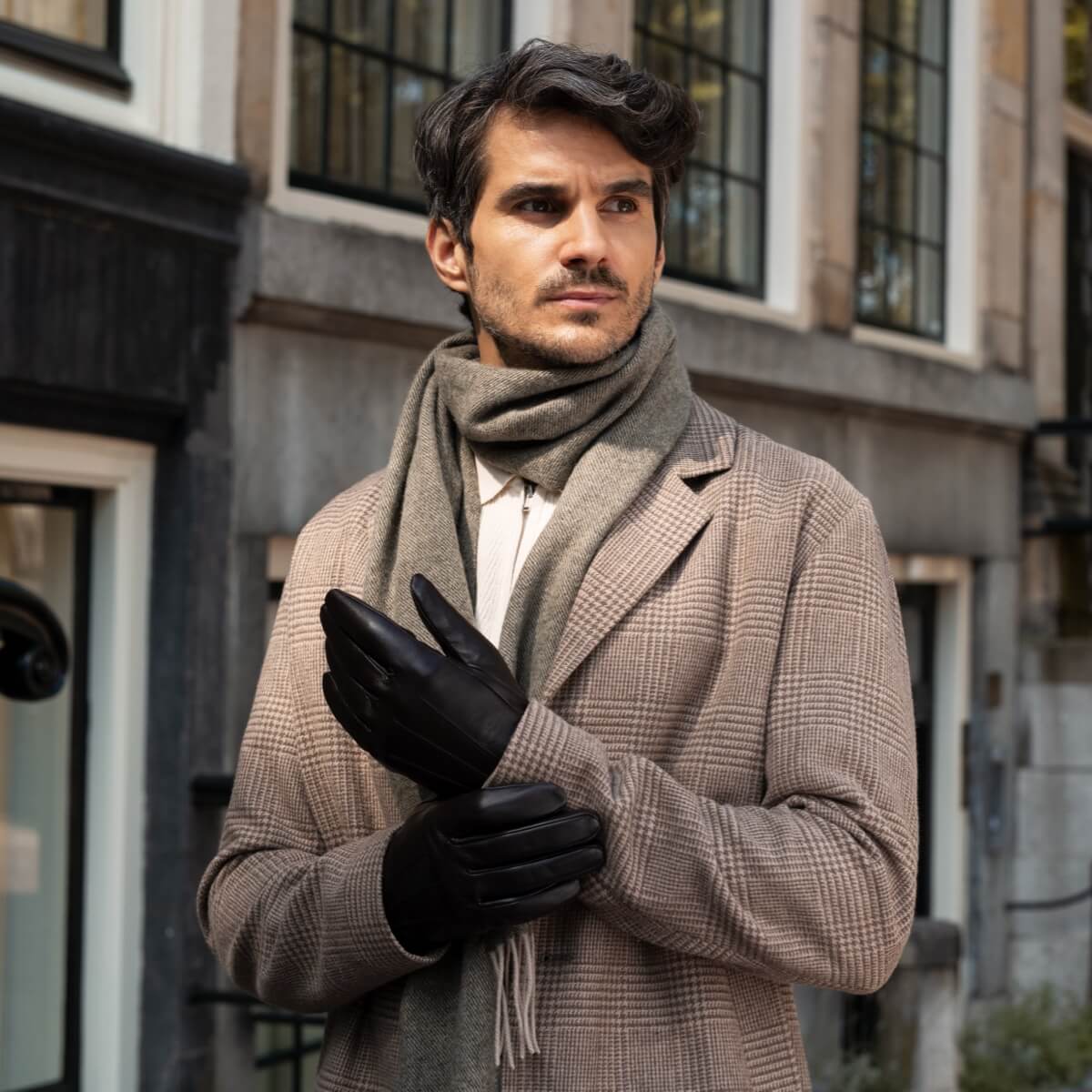 James (black) - classic sheepskin leather gloves with luxurious cashmere lining & touchscreen feature - Schwartz & von Halen - US - 10