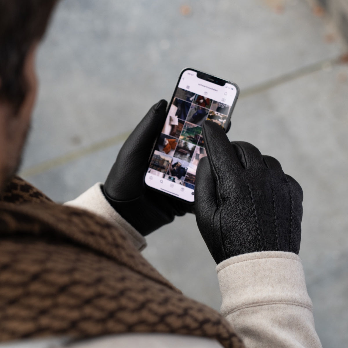 Jaxon (black) - goatskin leather gloves with luxurious faux fur lining & touchscreen feature - Schwartz & von Halen - US - 6