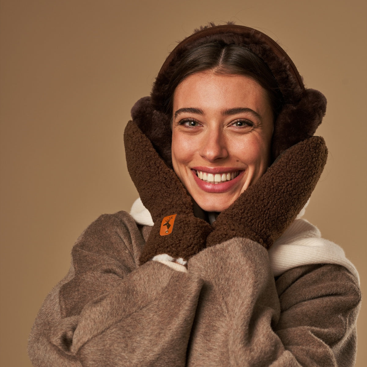 Sophia (brown) - Ultra-soft teddy mittens with warm faux fur lining - Schwartz & von Halen - US - 9