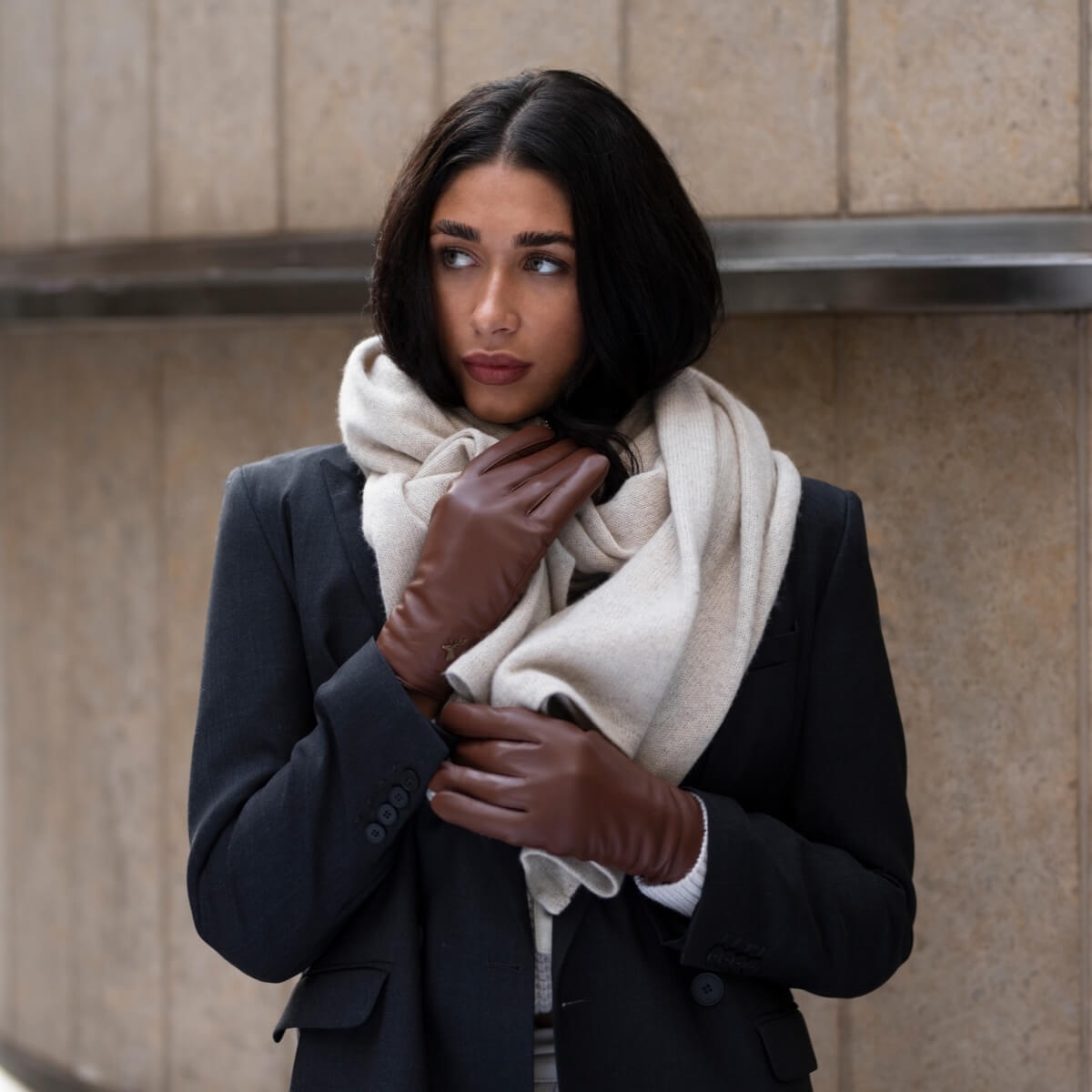 Ivy (brown) - sheepskin leather gloves with wool/cashmere lining & touchscreen feature - Schwartz & von Halen - US - 5