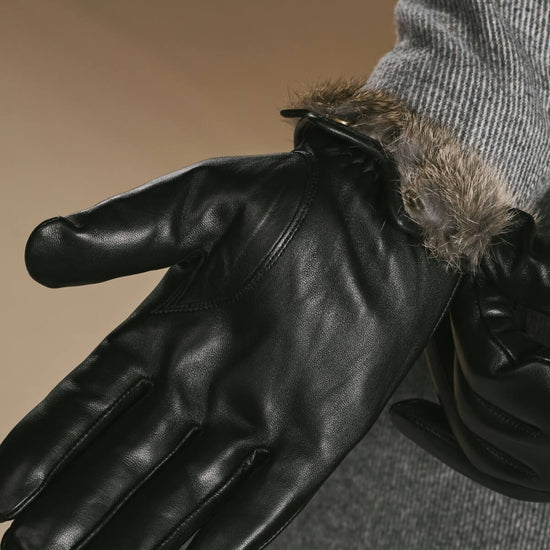 Alexander (black) - Men’s lambskin leather gloves with luxurious rabbit fur lining and touchscreen feature - Schwartz & von Halen - US - 3