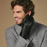 Alexander (black) - Men’s lambskin leather gloves with luxurious rabbit fur lining and touchscreen feature