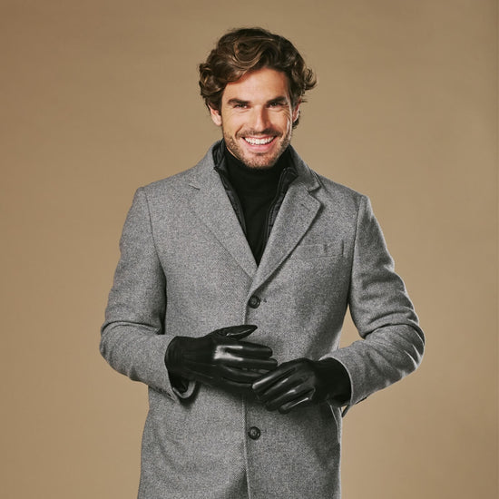 Alexander (black) - Men’s lambskin leather gloves with luxurious rabbit fur lining and touchscreen feature - Schwartz & von Halen - US - 7