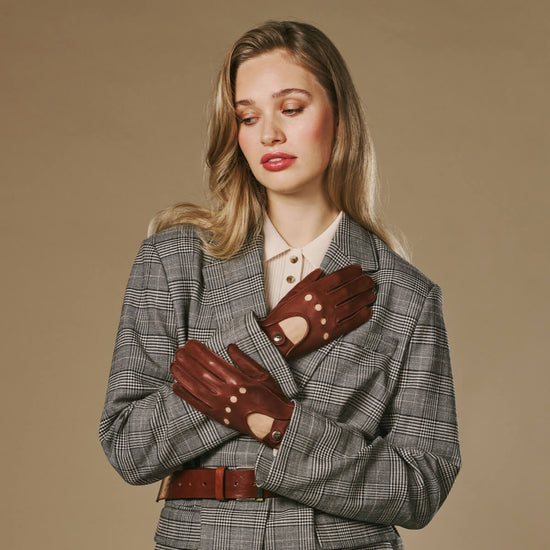 Alexis (cognac) – Classic women's lambskin driving gloves with touchscreen feature- Schwartz & von Halen - US - 7