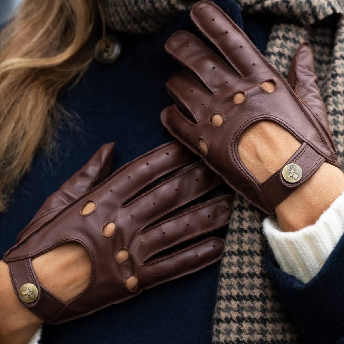 Alexis (brown) – Classic women's lambskin driving gloves with touchscreen feature- Schwartz & von Halen - US - 6