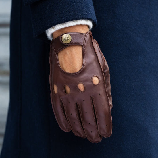 Alexis (brown) – Classic women's lambskin driving gloves with touchscreen feature- Schwartz & von Halen - US - 7