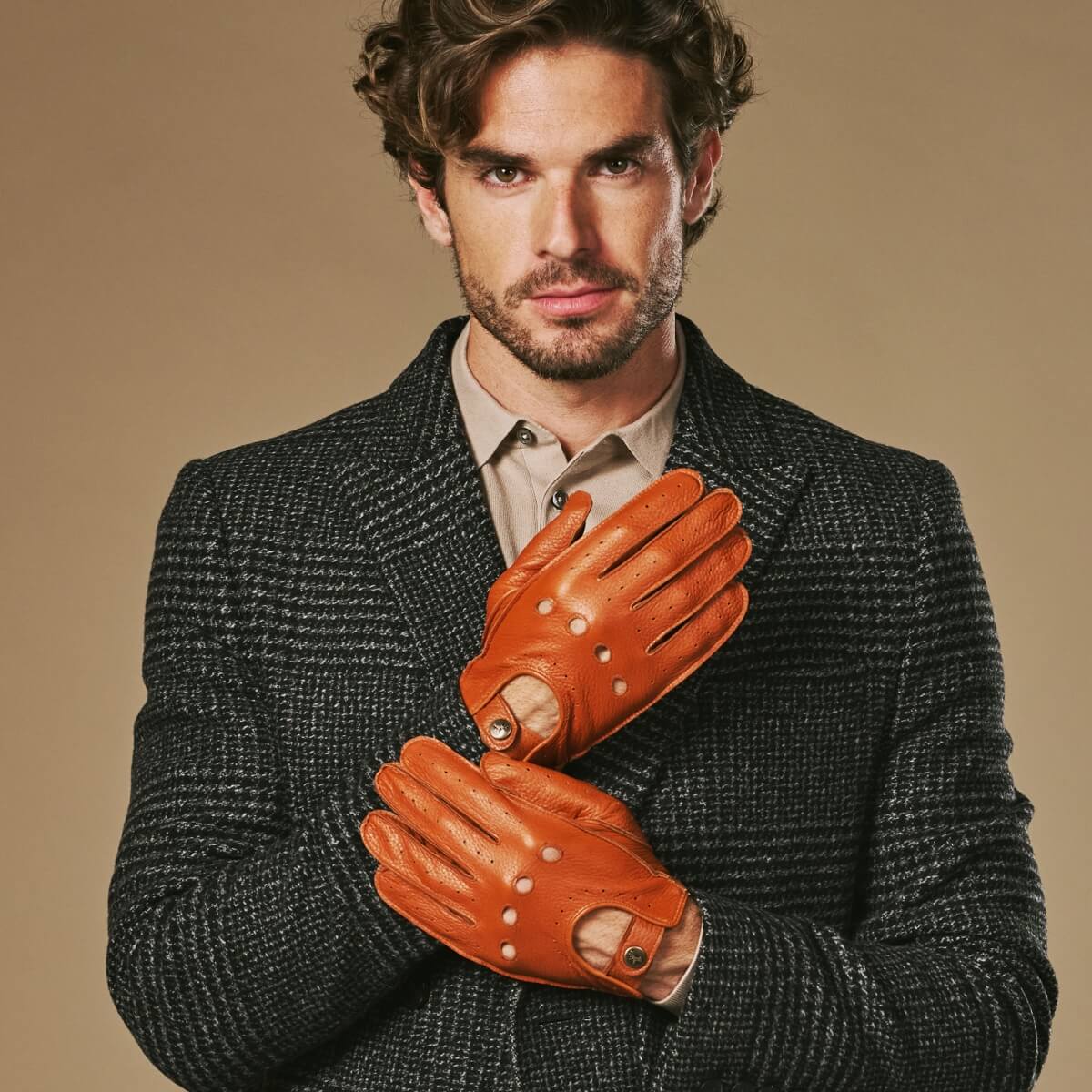 Austin (cognac) – Luxurious men's driving gloves made of American deerskin leather- Schwartz & von Halen - US - 6