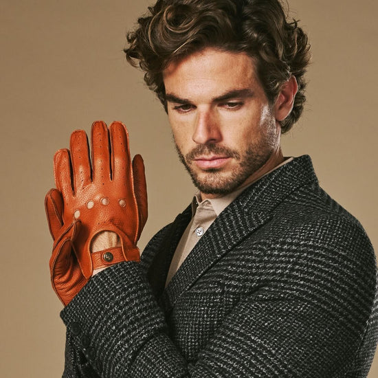 Austin (cognac) – Luxurious men's driving gloves made of American deerskin leather- Schwartz & von Halen - US - 7