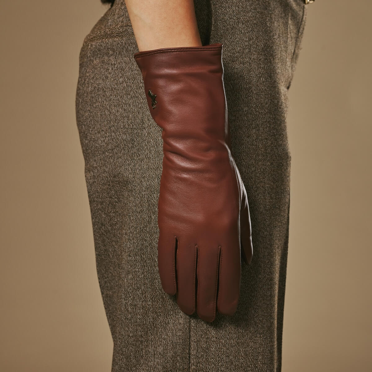 Emma - brown - Extra-long sheepskin leather gloves with luxurious cashmere lining & touchscreen feature - Schwartz & von Halen - US - 7
