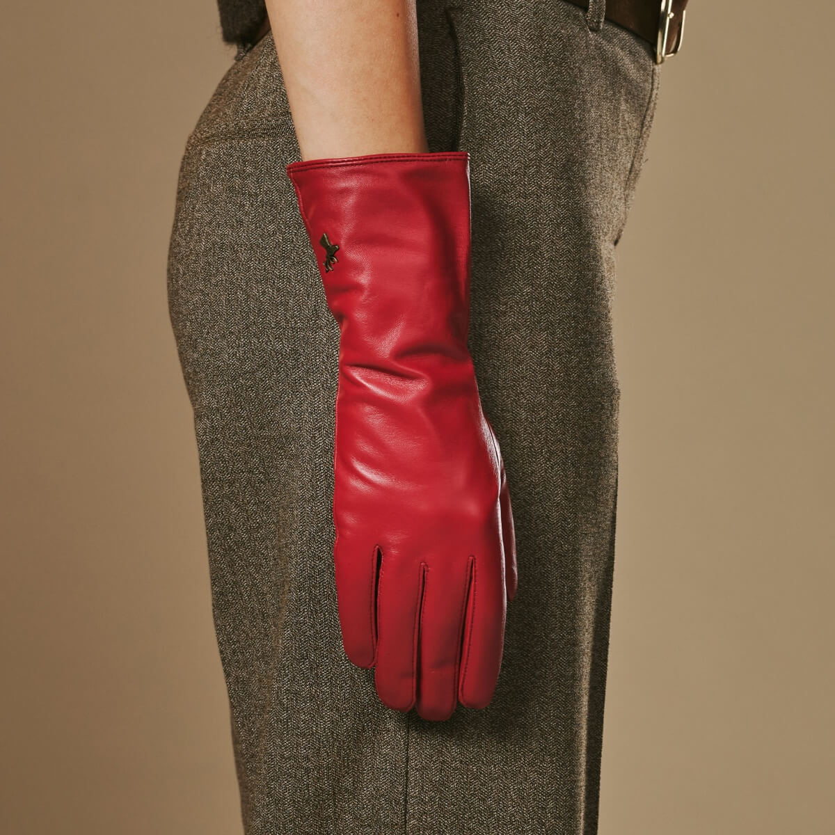 Emma - red - Extra-long sheepskin leather gloves with luxurious cashmere lining & touchscreen feature - Schwartz & von Halen - US -  4