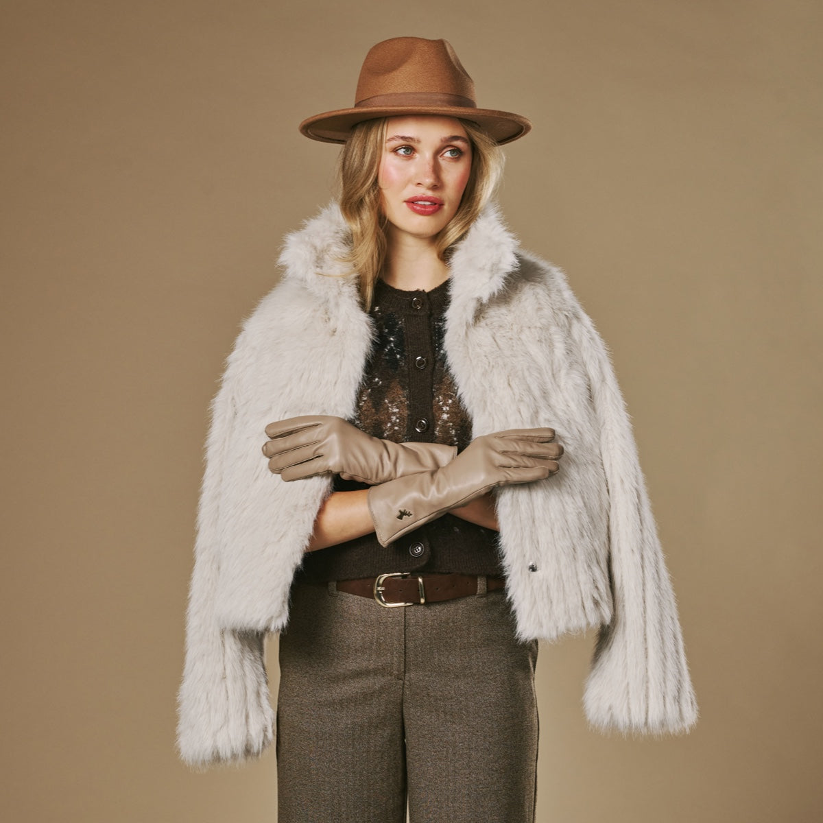 Emma - taupe - Extra-long sheepskin leather gloves with luxurious cashmere lining & touchscreen feature - Schwartz & von Halen - US - 3
