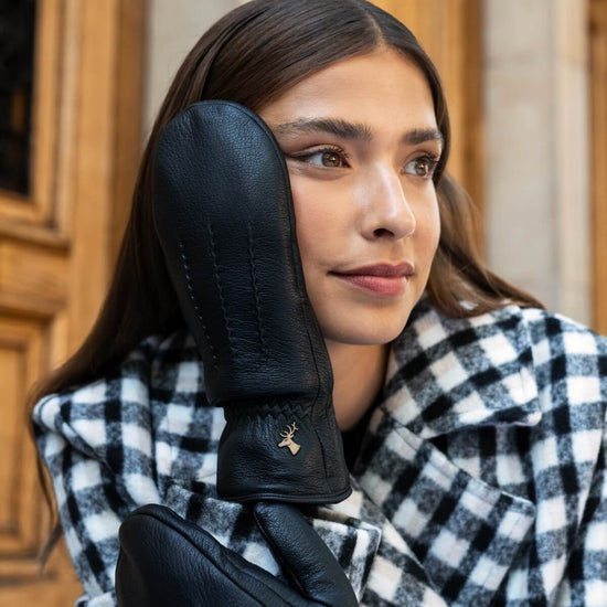 Eva - stylish goat leather mittens with luxurious faux fur lining & touchscreen feature - Schwartz & von Halen - US - 6