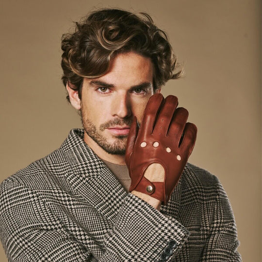 Gosling (cognac) – Classic men's lambskin driving gloves with touchscreen feature