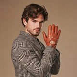 Gosling (cognac) – Classic men's lambskin driving gloves with touchscreen feature