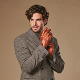 Gosling (cognac) – Classic men's lambskin driving gloves with touchscreen feature
