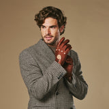 Gosling (cognac) – Classic men's lambskin driving gloves with touchscreen feature