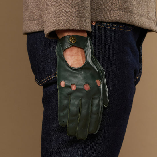 Men’s dark green lambskin driving gloves with cuff opening and touchscreen finger panel