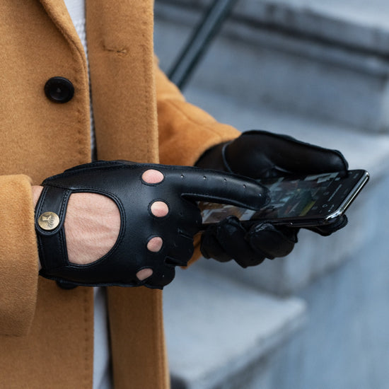 Gosling - black – Classic men's lambskin driving gloves with touchscreen feature - Schwartz & von Halen - US - 4
