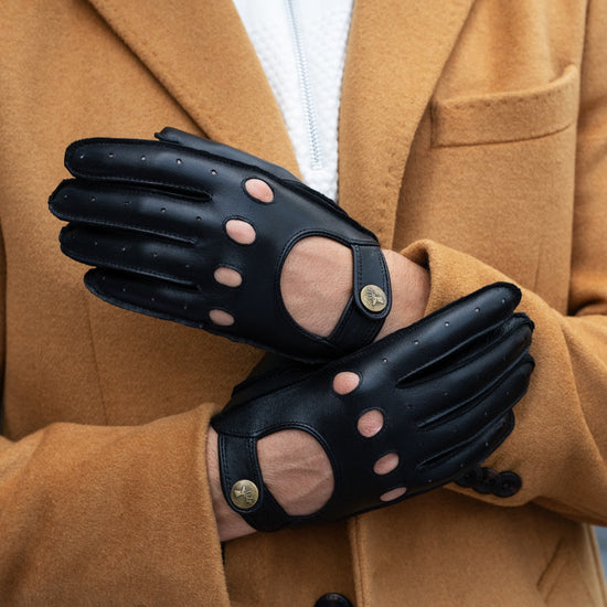 Gosling - black – Classic men's lambskin driving gloves with touchscreen feature - Schwartz & von Halen - US - 5