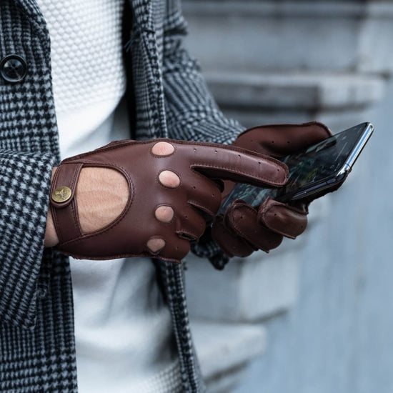 Gosling - brown – Classic men's lambskin driving gloves with touchscreen feature - Schwartz & von Halen - US - 4