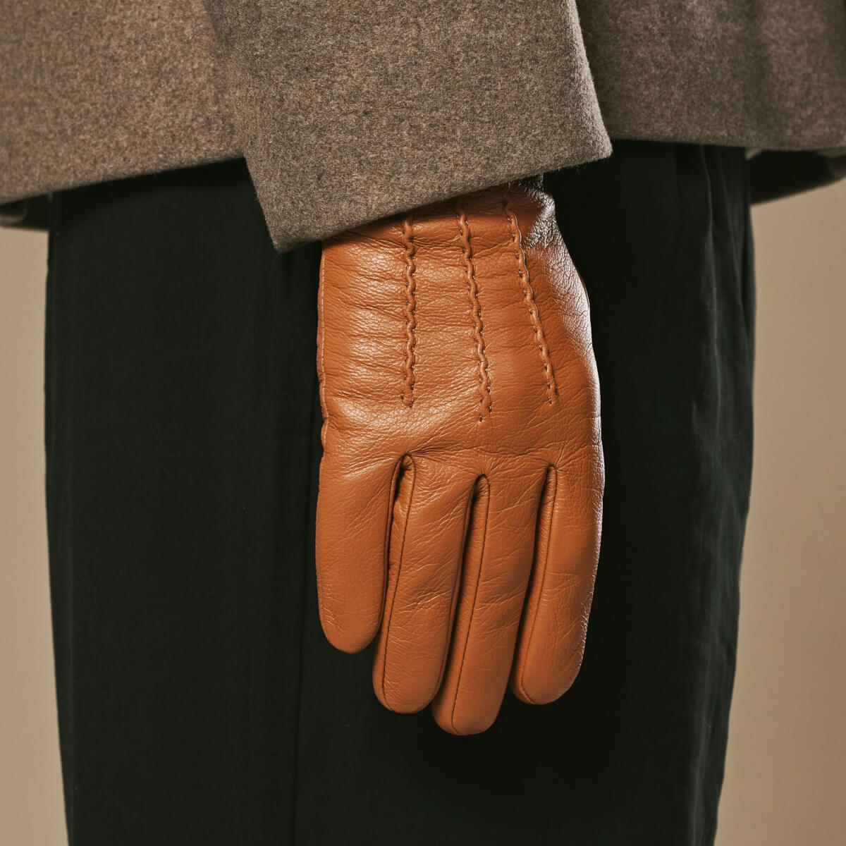 Harvey - cognac - Goatskin leather gloves with luxurious wool lining & touchscreen feature - Schwartz & von Halen - US - 5