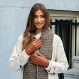 Ivy (cognac) - Sheepskin leather gloves with wool/cashmere lining & touchscreen feature