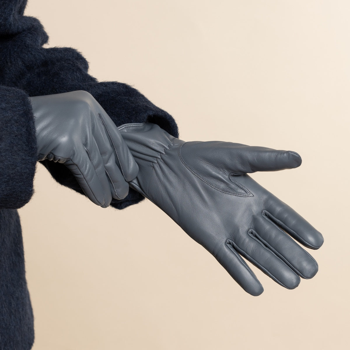 Ivy (grey) – sheepskin leather gloves with wool/cashmere lining & touchscreen feature  - Schwartz & von Halen - US - 8