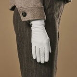 Ivy (white) – Sheepskin leather gloves with wool/cashmere lining & touchscreen feature