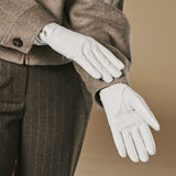 Ivy (white) – Sheepskin leather gloves with wool/cashmere lining & touchscreen feature
