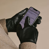 Jasmine (black) - Women’s lambskin gloves with luxurious rabbit fur lining and touchscreen feature