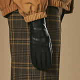 Jasmine (black) - Women’s lambskin gloves with luxurious rabbit fur lining and touchscreen feature