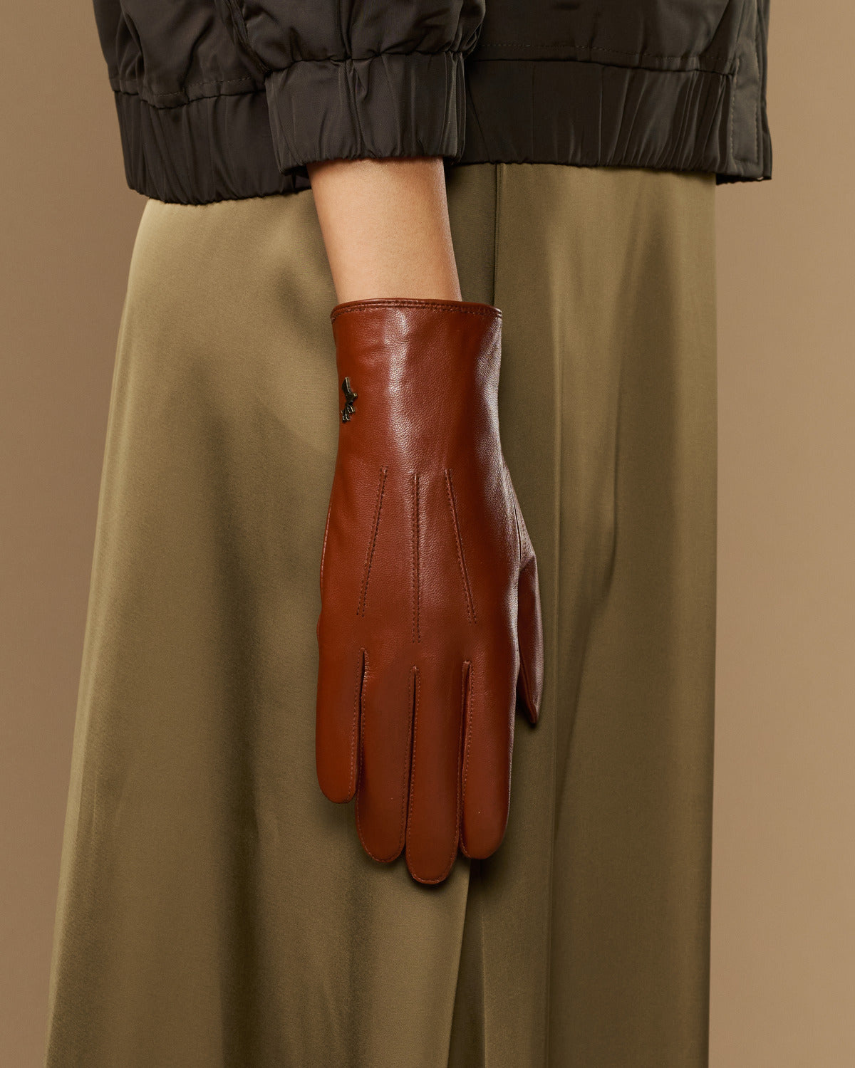 Women’s cognac leather gloves with long fur-lined cuffs and stitched finger panels