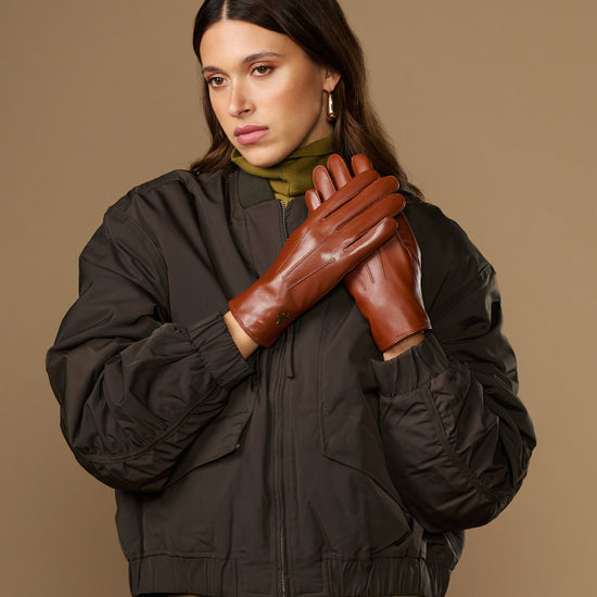 Women’s cognac leather gloves with fur-lined cuffs and comfortable wrist opening