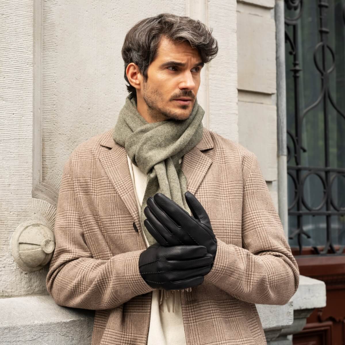 Jaxon (black) - goatskin leather gloves with luxurious faux fur lining & touchscreen feature  - Schwartz & von Halen - US - 12