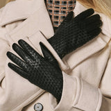 Josephine (black) – Basketweave pattern gloves with wool lining and touchscreen feature
