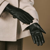 Josephine (black) – Basketweave pattern gloves with wool lining and touchscreen feature