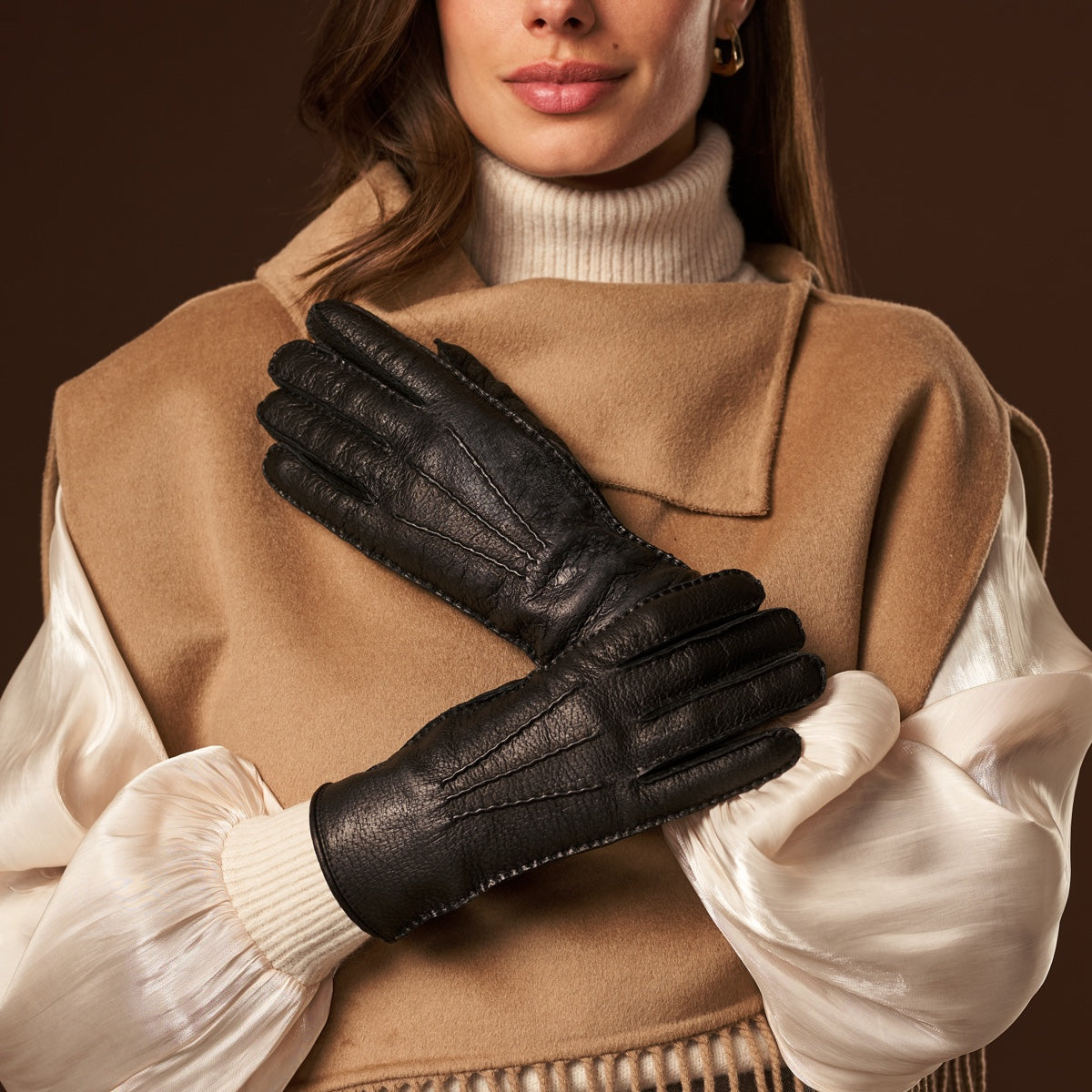 Black leather women’s gloves with cashmere lining, fourchette stitching
