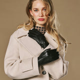 Lauren (black) - Women’s lambskin leather gloves with silk lining and touchscreen feature