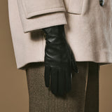 Lauren (black) - Women’s lambskin leather gloves with silk lining and touchscreen feature
