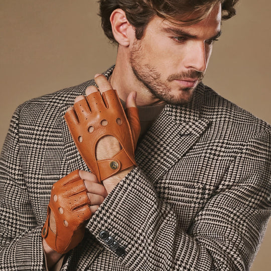 Liam (cognac) - Classic men’s fingerless lambskin driving gloves
