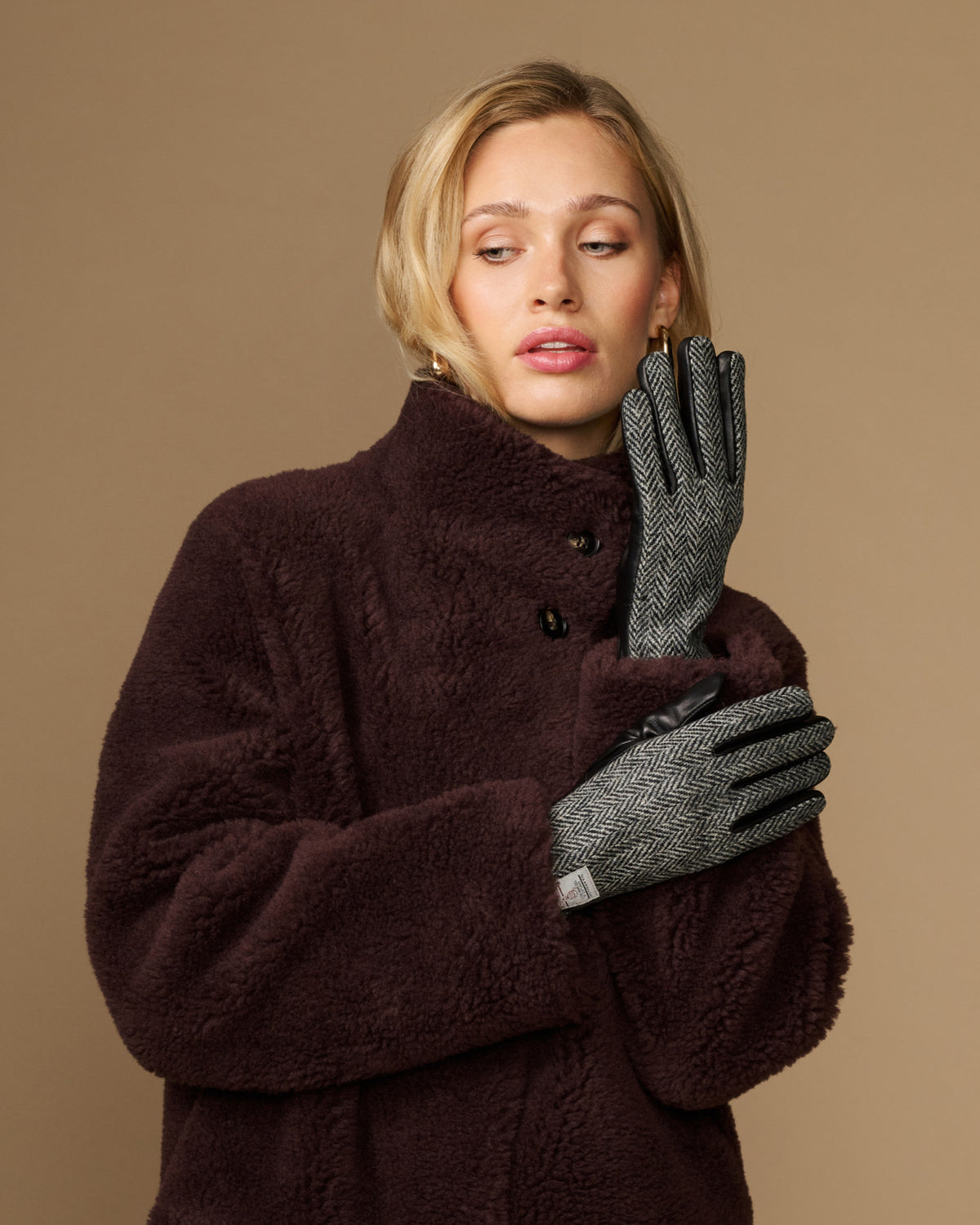 Women's herringbone tweed gloves with black leather palm and stitched cuff