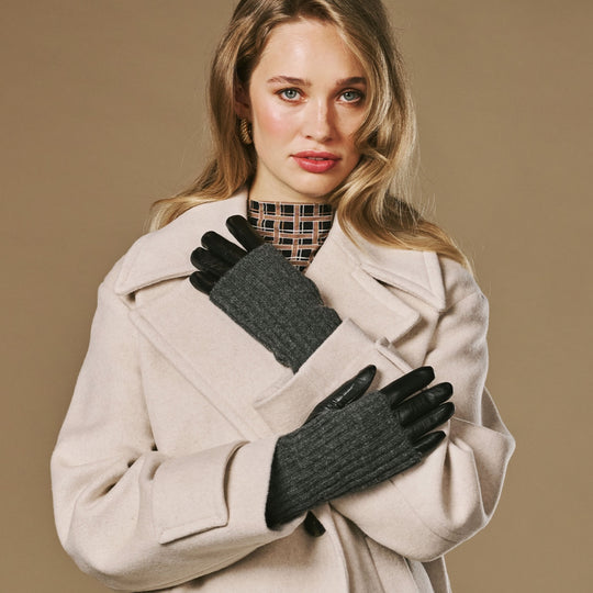 Riley (black) – Sheepskin leather gloves with knit cuff and touchscreen feature
